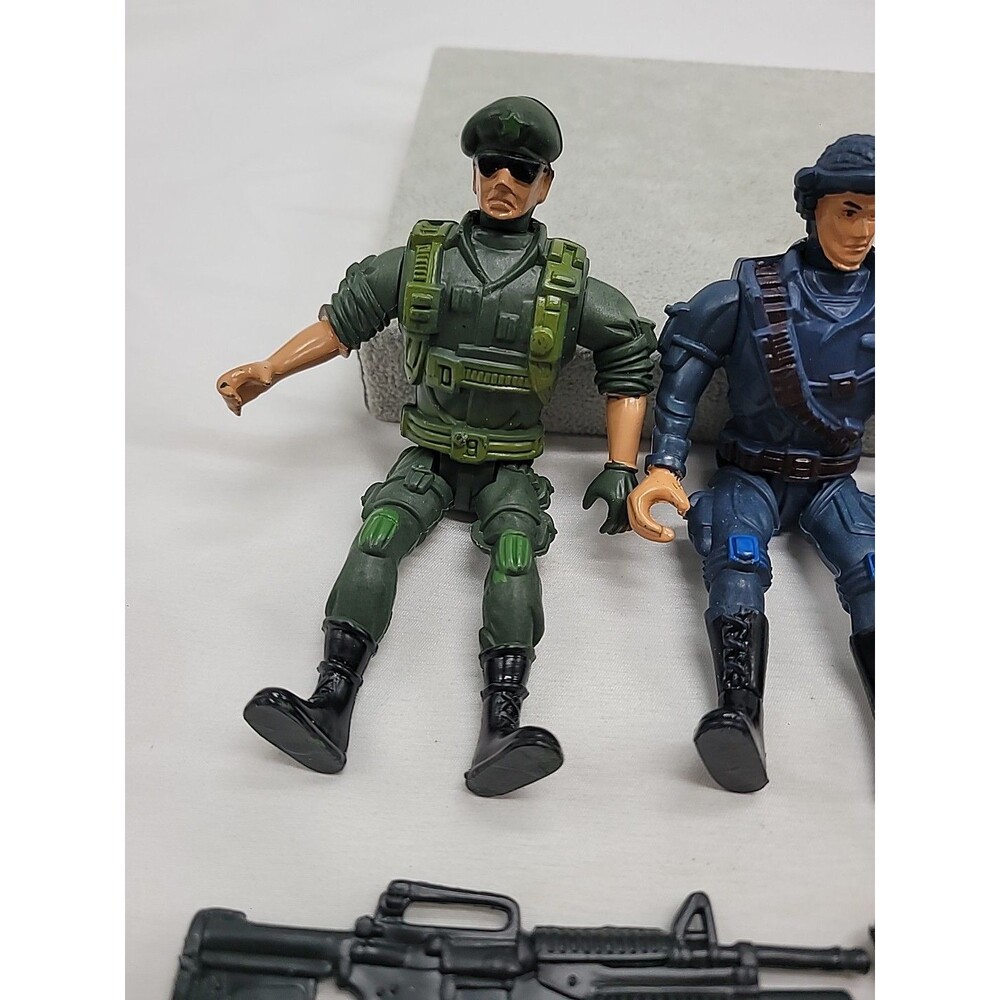 Army Figures lot of 3 - army guys Random Commandos generic joe men + Toy Weapons - Picture 2 of 14